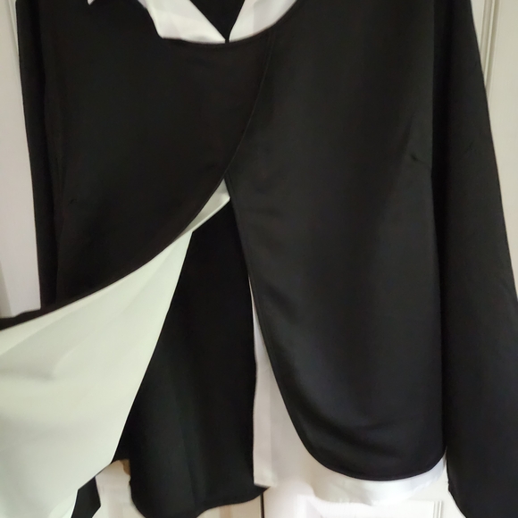 Chic Black Blouse with White Accents - Picture 5 of 10